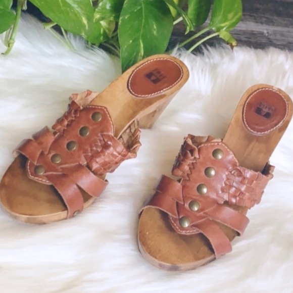 Frye Cognac wood slip on clogs/sandals - Picture 3 of 3
